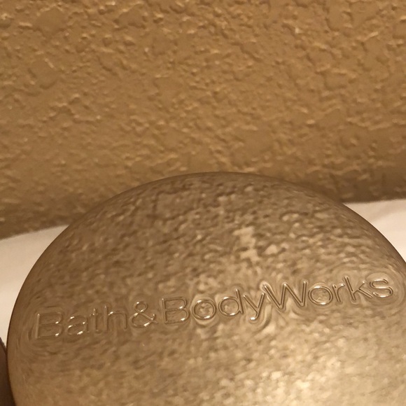 NWT Bath & Body Works White Velvet Coconut 3 wick candle. - Picture 6 of 8